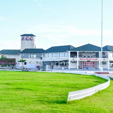 בהופאל Faith Cricket Club & Resort מראה חיצוני תמונה