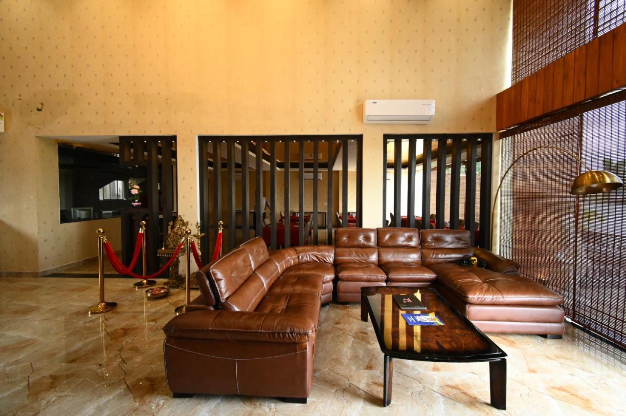 בהופאל Faith Cricket Club & Resort מראה חיצוני תמונה
